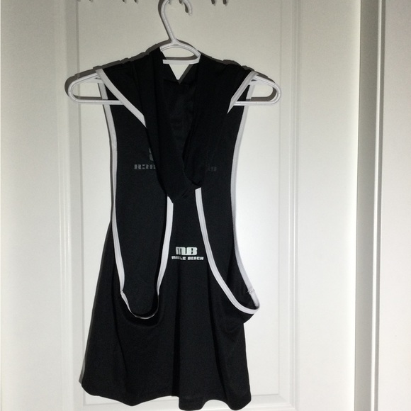 Muscle Beach hooded tank - Picture 2 of 4